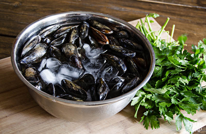 Ingredients for the mussels Ingredients for the mussels