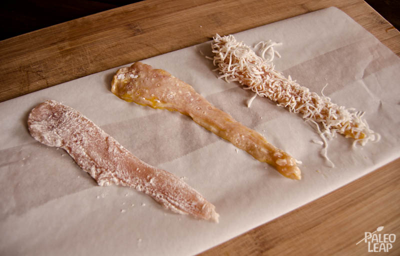 Preparación de tiras de pollo con costra de coco