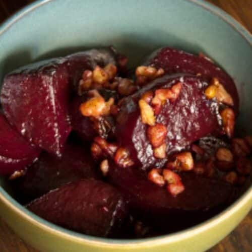 Beet and walnut salad Recipe