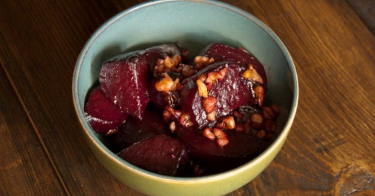 Beet and walnut salad Recipe Preparation