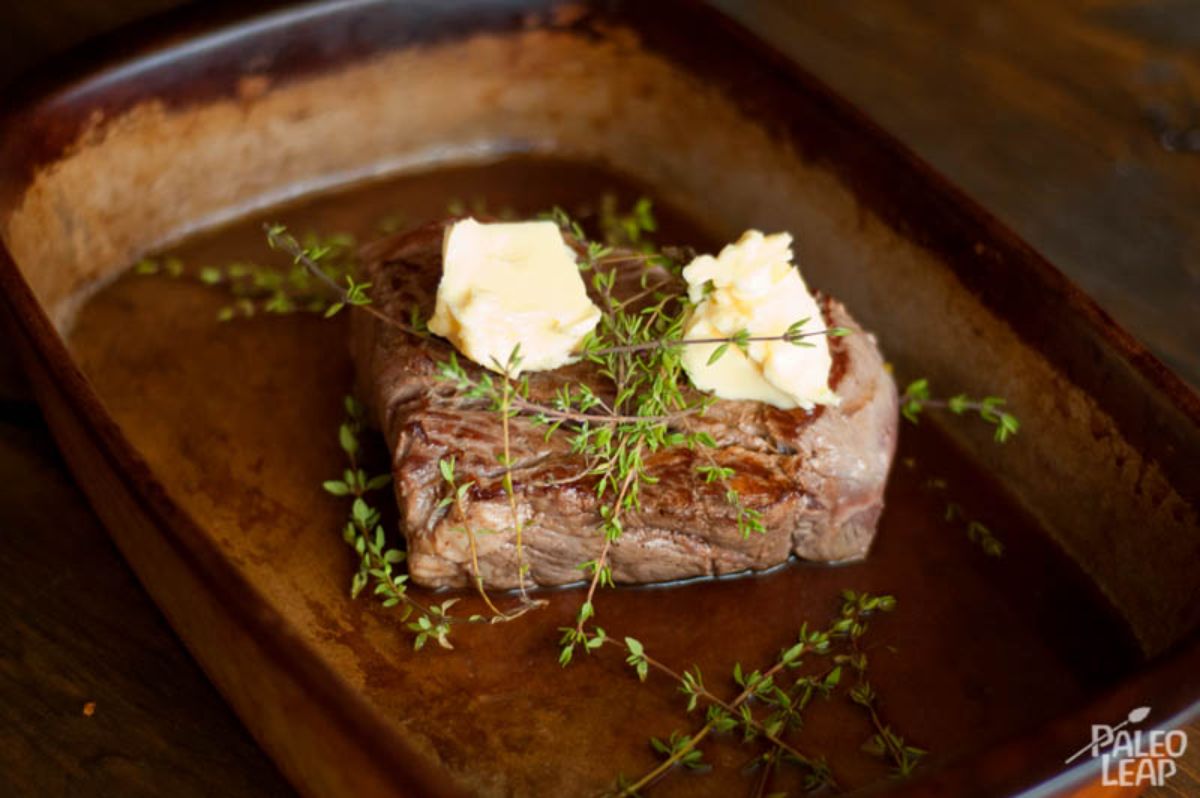 Roast beef with thyme garlic and red wine Recipe Preparation