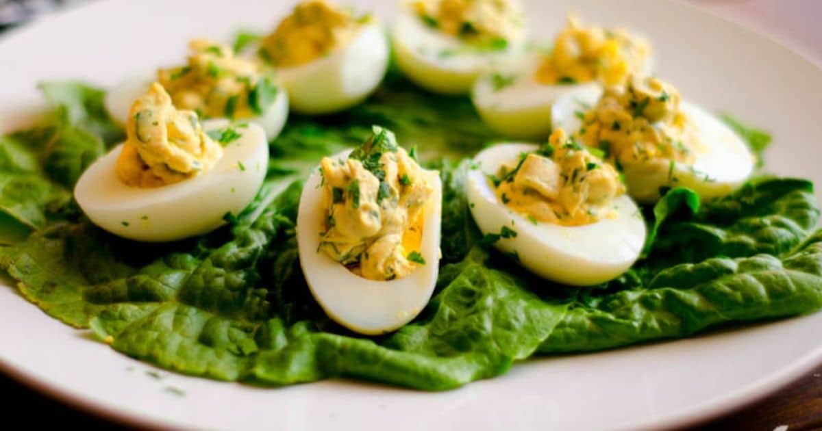 Garlic and parsley deviled egg Recipe Preparation