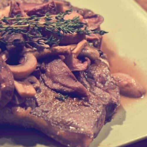 Steaks with mushrooms and red wine reduction Recipe