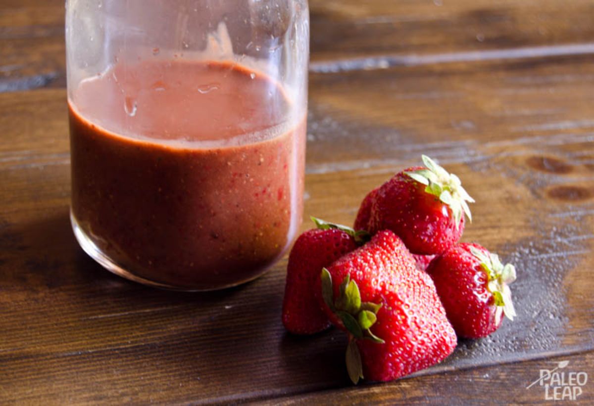 https://paleoleap.com/wp-content/uploads/2012/06/strawberry-balsamic-vinaigrette-main.jpg