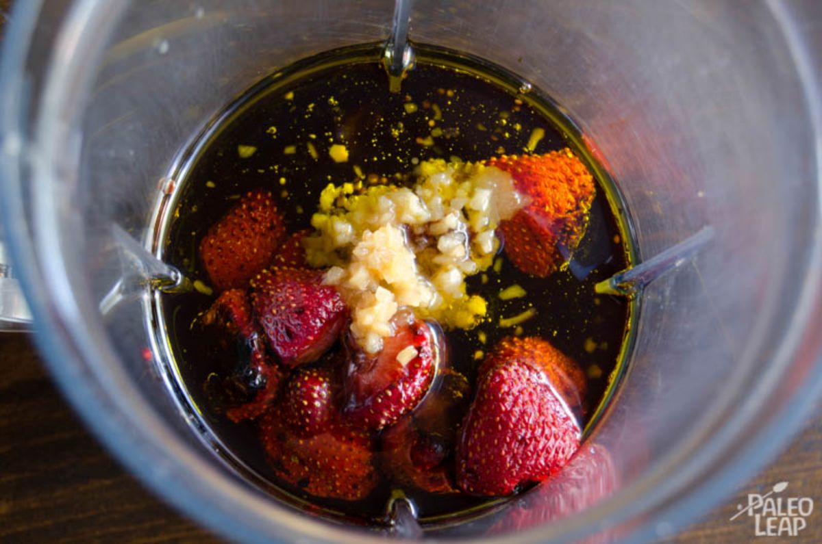 Strawberry balsamic vinaigrette Recipe Preparation