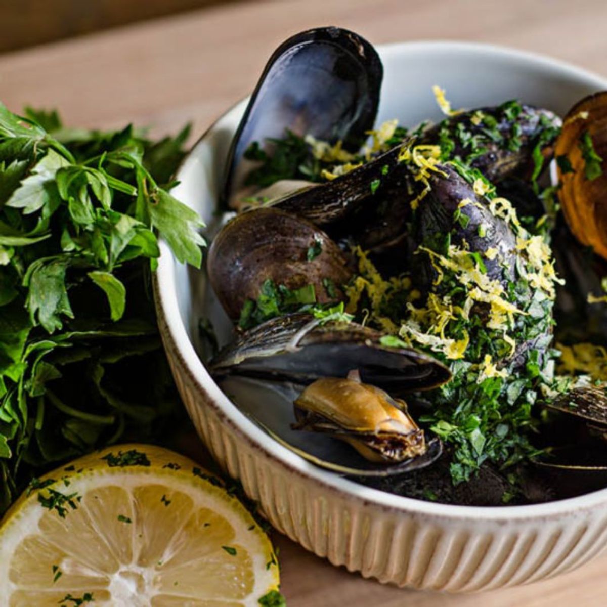 Mussels in White Wine Sauce Featured