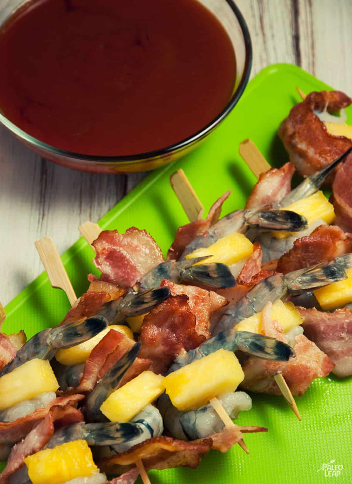 Shrimp Pineapple and Bacon Skewers Recipe Preparation