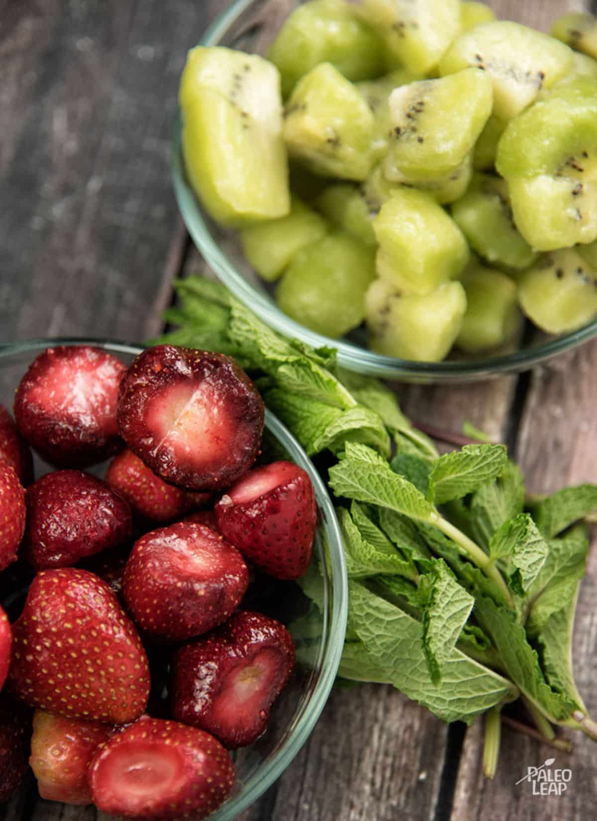 Strawberry-Kiwi Mojito Smoothie Recipe Preparation