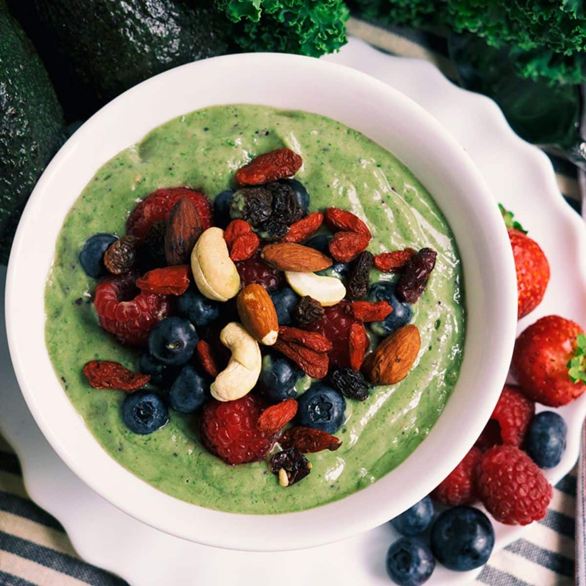 Avocado And Kale Smoothie Bowl Featured