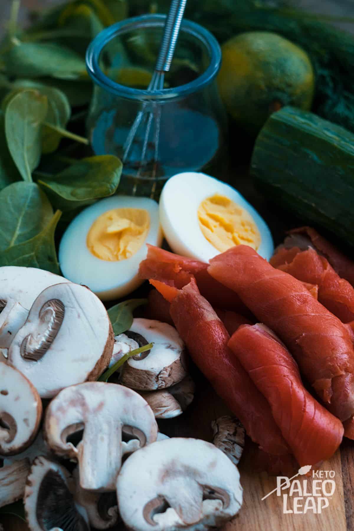 Keto Smoked Salmon Salad With Spinach And Mushrooms preparation.