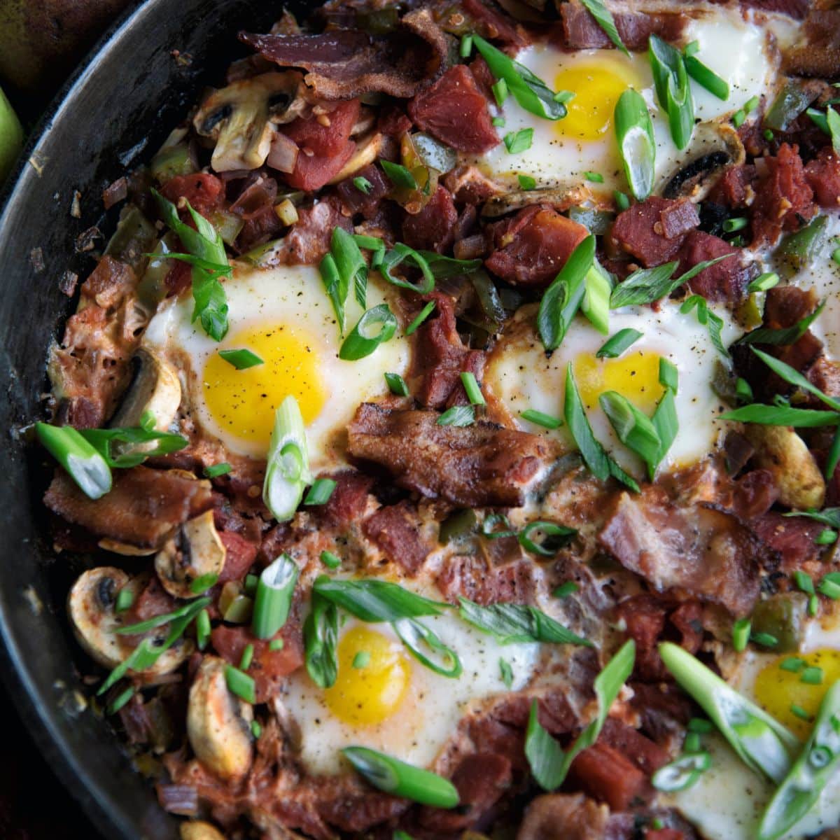 Skillet Eggs with Mushrooms And Bacon Recipe