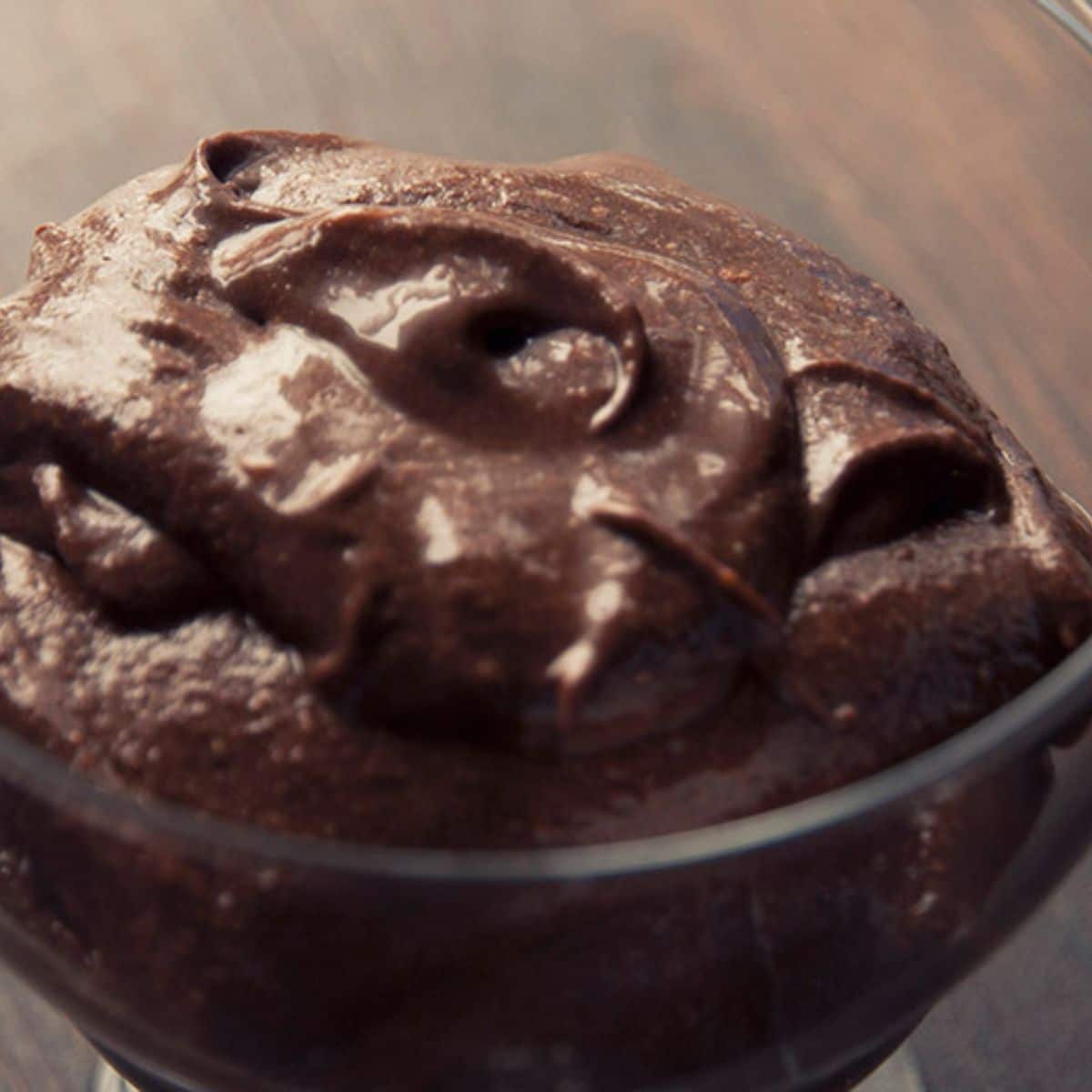 Dark chocolate mousse featured
