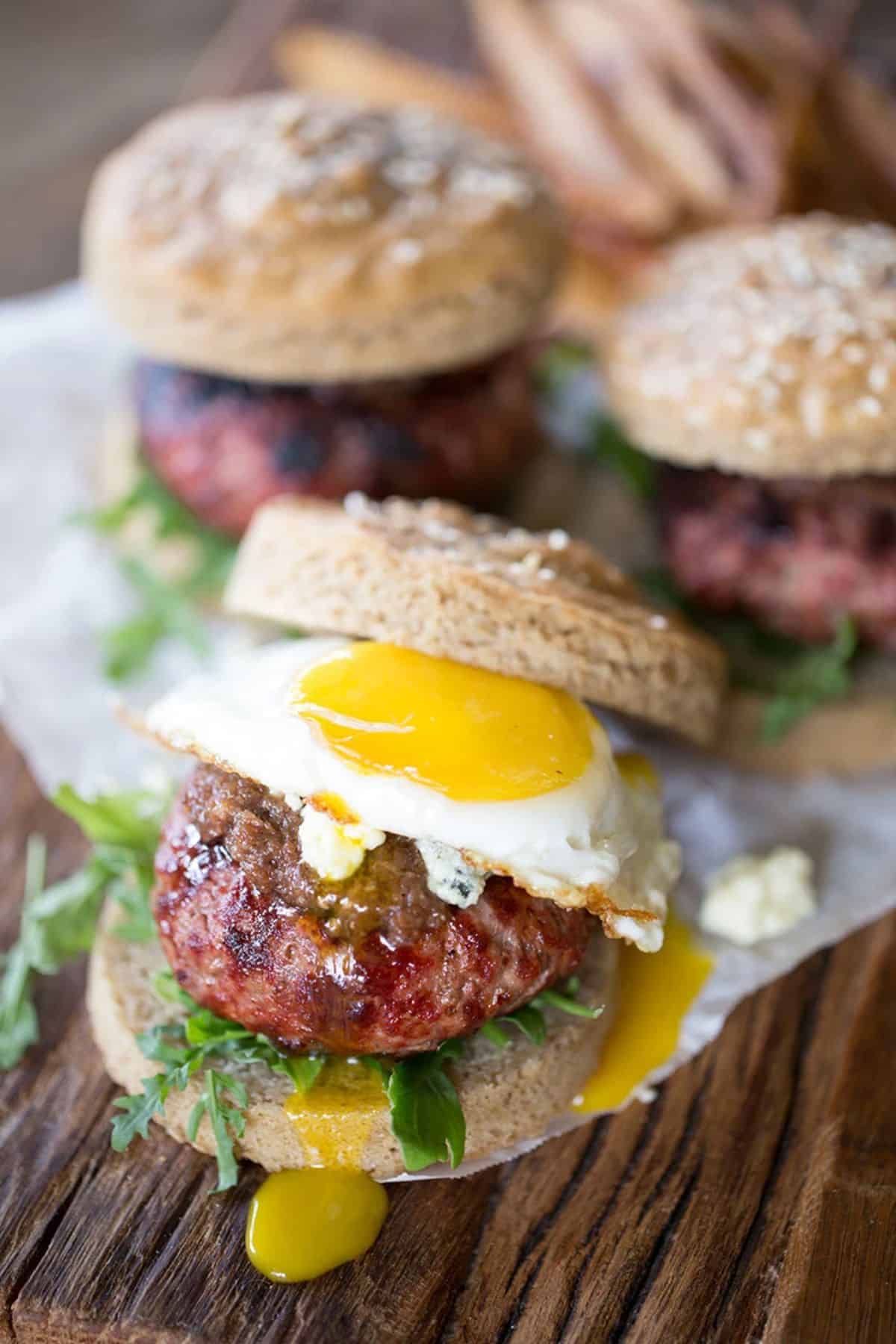 https://paleoleap.com/wp-content/uploads/2023/03/colorfuleats-Bacon-Jam-Burgers.jpg