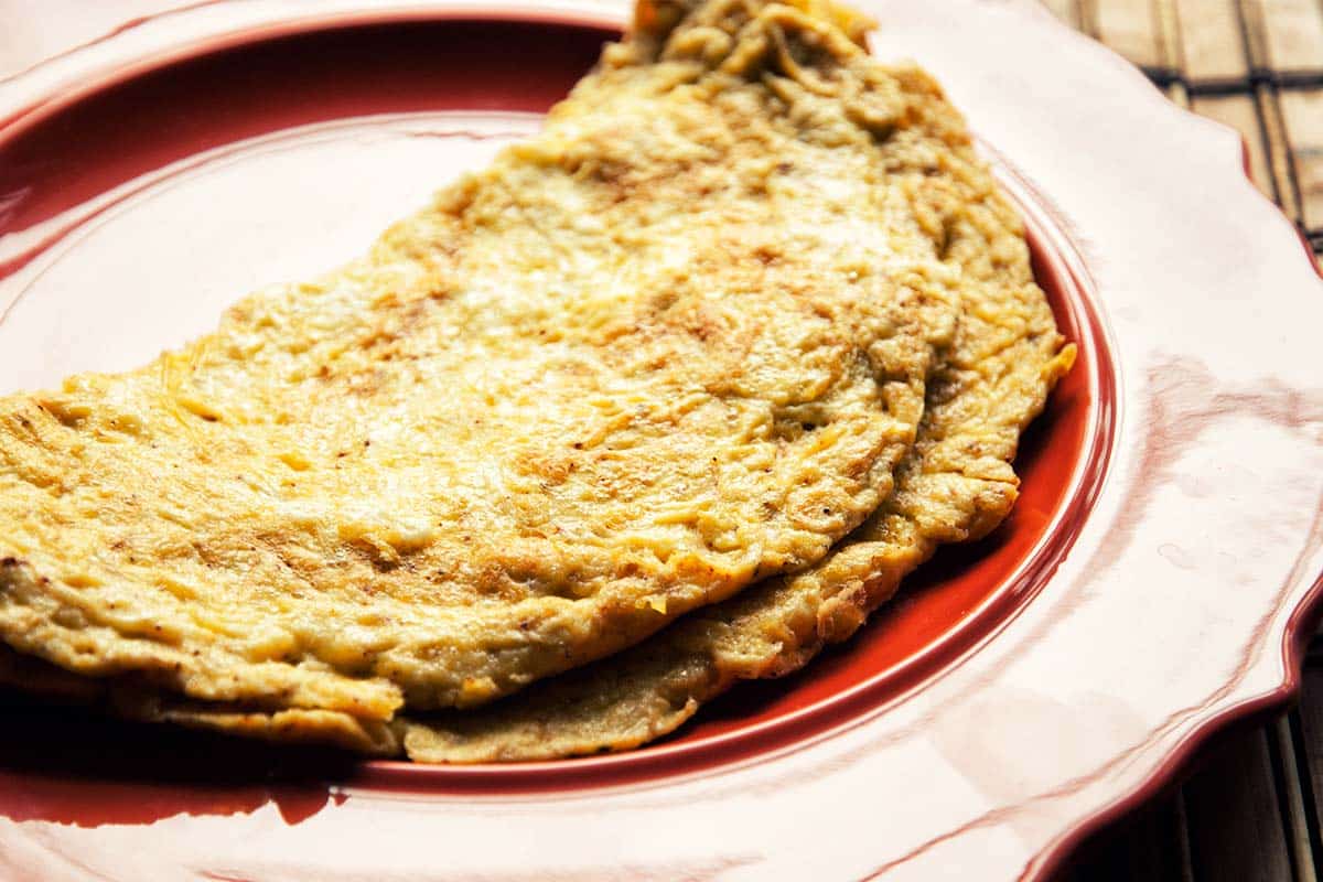 red plate with Mustard and chilli omelet